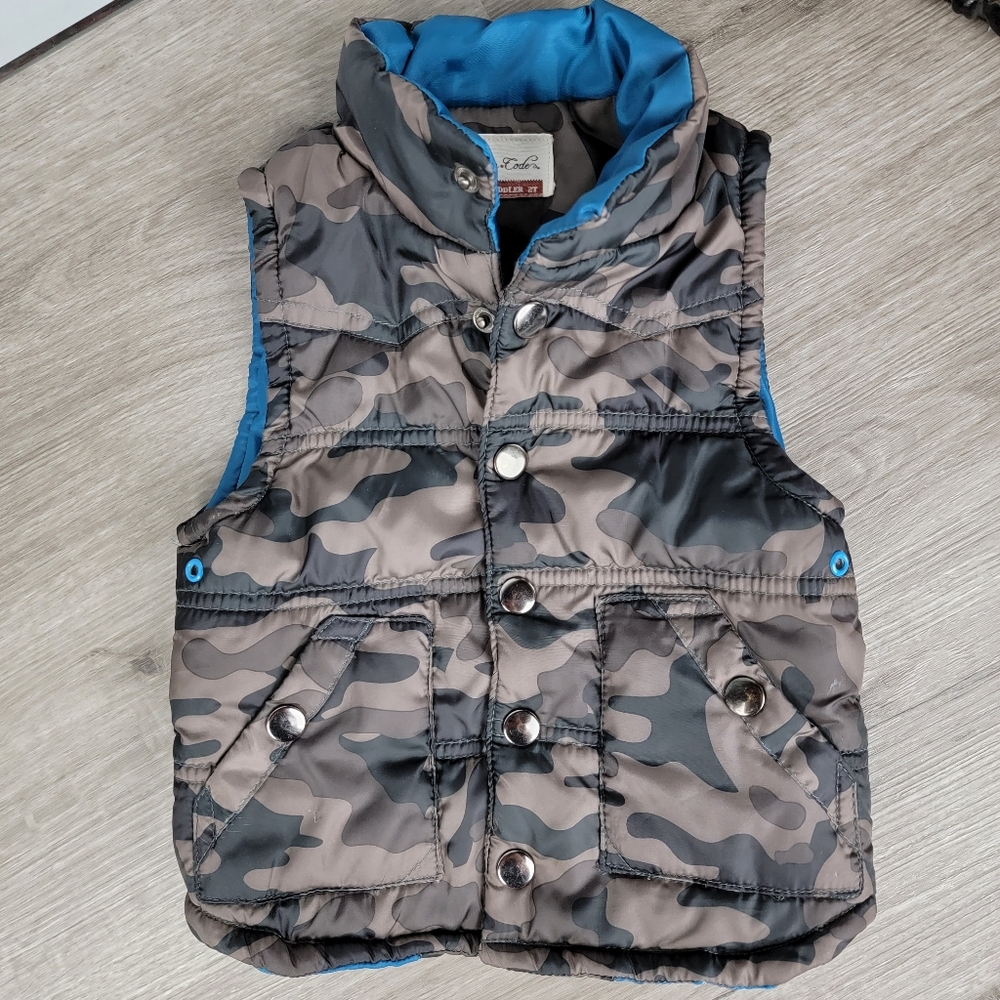 Sovereign Code Camo Puffy Vest